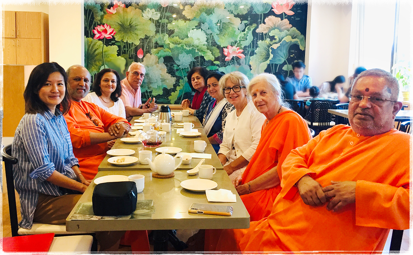 Enjoying a healthy meal with Swami Shantananda Image